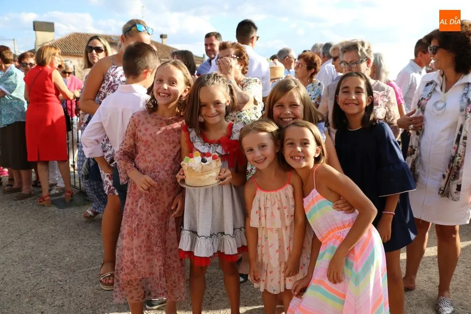 Foto 5 - Las m&aacute;s peque&ntilde;as se suman a las fiestas de La Ofrenda en Villares de Yeltes  