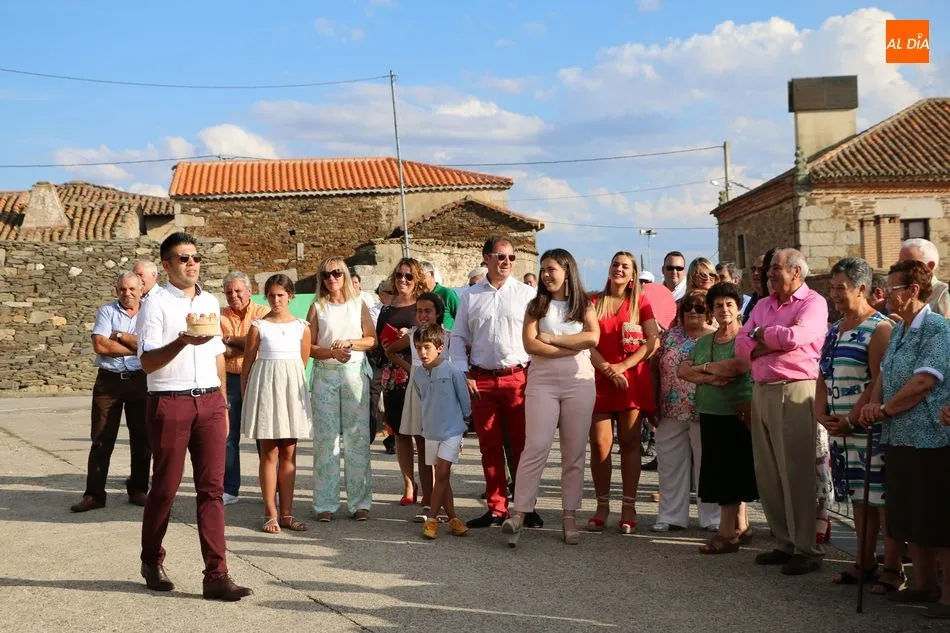 Foto 4 - Las m&aacute;s peque&ntilde;as se suman a las fiestas de La Ofrenda en Villares de Yeltes  