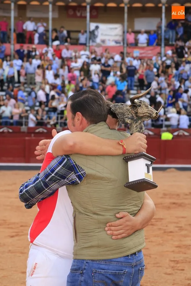 Foto 5 - David S&aacute;nchez se alza con el triunfo en el Concurso de Recortes de La Glorieta