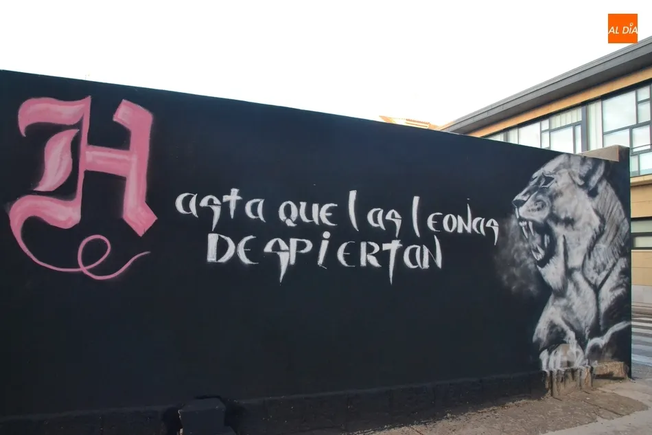 Foto 4 - 1Foto: El graffiti felino incorpora textos  