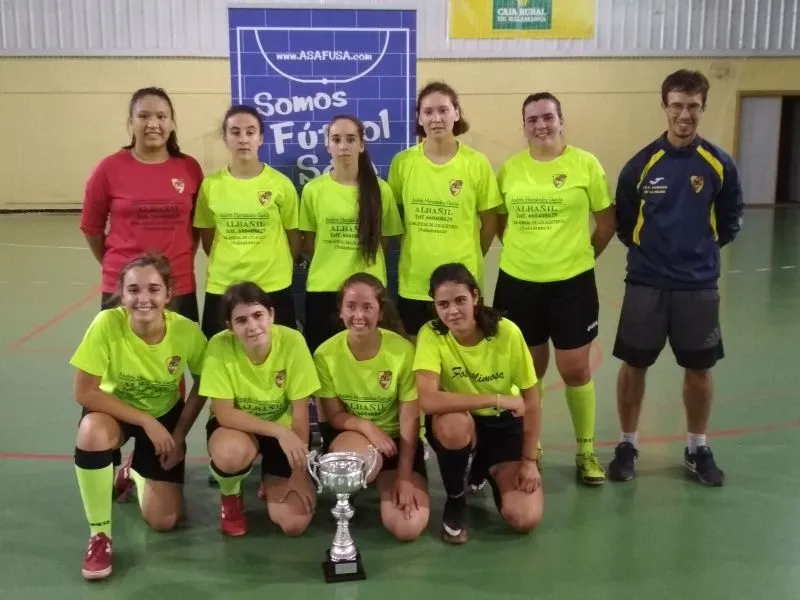 Foto 2 - El Puerto de Almuradiel &ndash;&nbsp;Bar Capuchinos vence en el Trofeo &lsquo;Virgen de la Vega&rsquo;