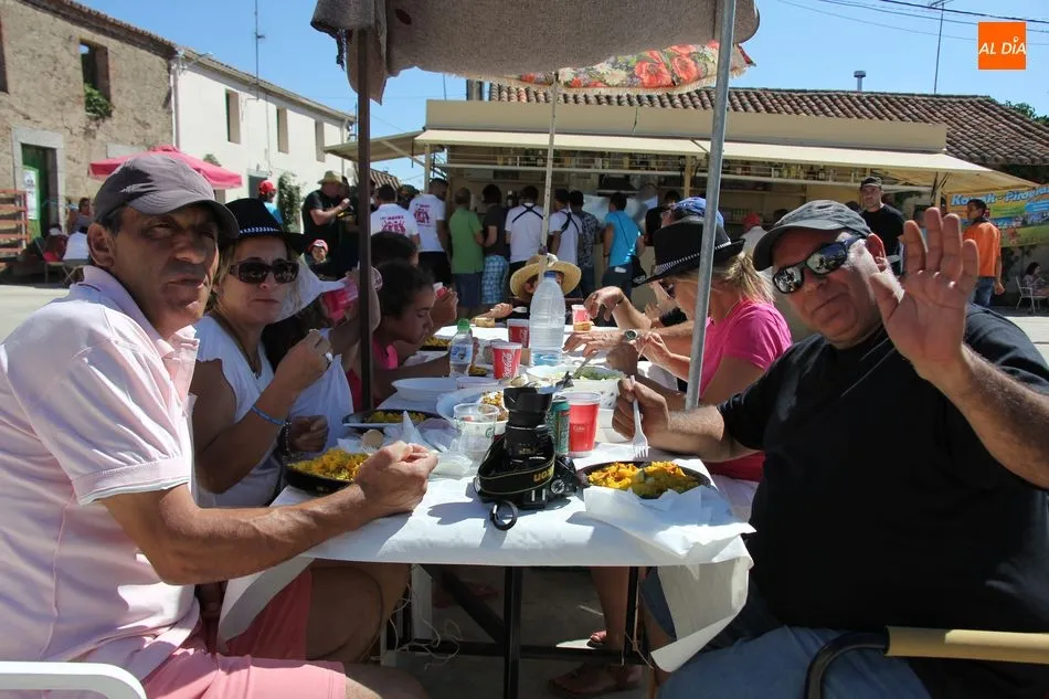 Foto 8 - Sigue la fiesta en Villares de Yeltes con una exquisita paella  