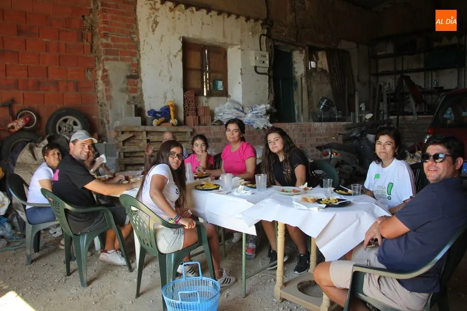 Foto 6 - Sigue la fiesta en Villares de Yeltes con una exquisita paella  