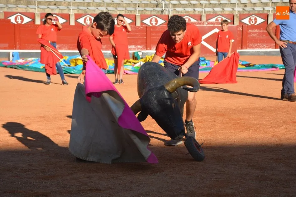 Foto 7 - Los ni&ntilde;os arropan a Juventud Taurina en el ruedo de La Glorieta&nbsp;  