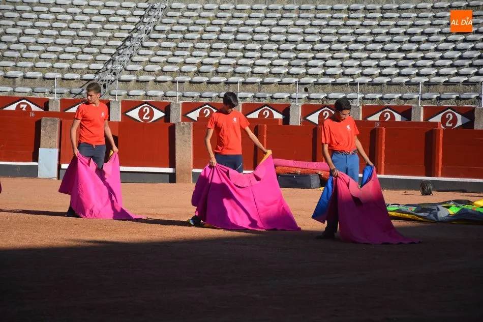 Foto 2 - Los ni&ntilde;os arropan a Juventud Taurina en el ruedo de La Glorieta&nbsp;  