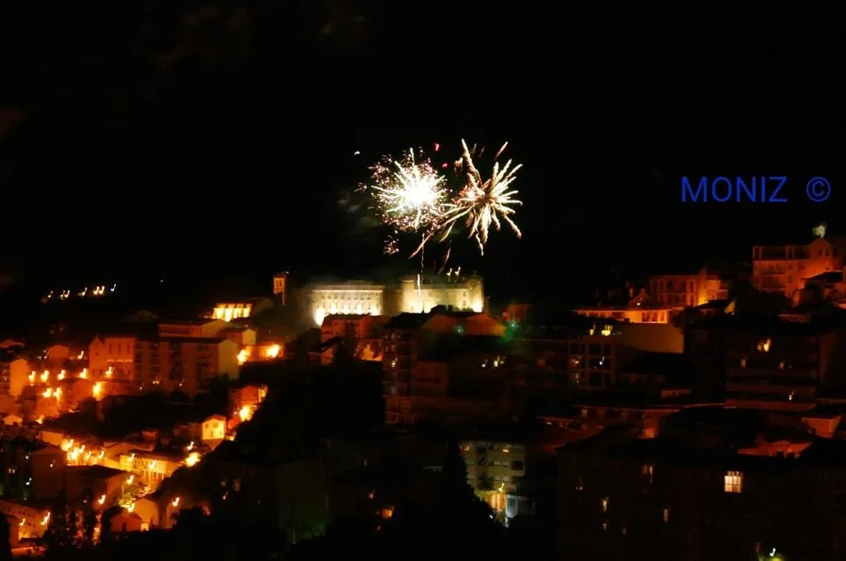 Foto 6 - Los fuegos artificiales&nbsp; ponen el punto final a las fiestas de B&eacute;jar  