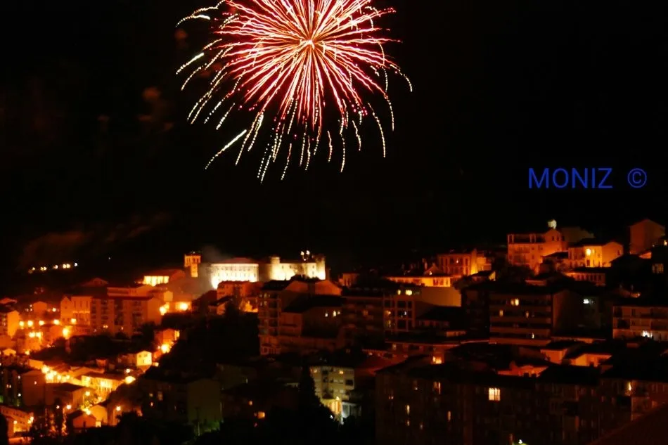 Foto 2 - Los fuegos artificiales&nbsp; ponen el punto final a las fiestas de B&eacute;jar  