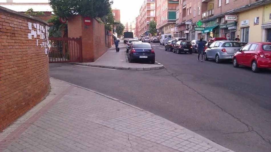 Calle La Albeca, junto a la estación de autobuses, donde empezó la persecución