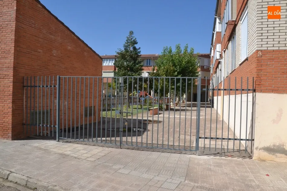 Revuelo en el Barrio Nuevo al decidir la Urbanización Las Eras cerrar por completo el acceso a la...