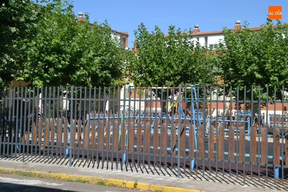 Foto 6 - Revuelo en el Barrio Nuevo al decidir la Urbanizaci&oacute;n Las Eras cerrar por completo el acceso a la...
