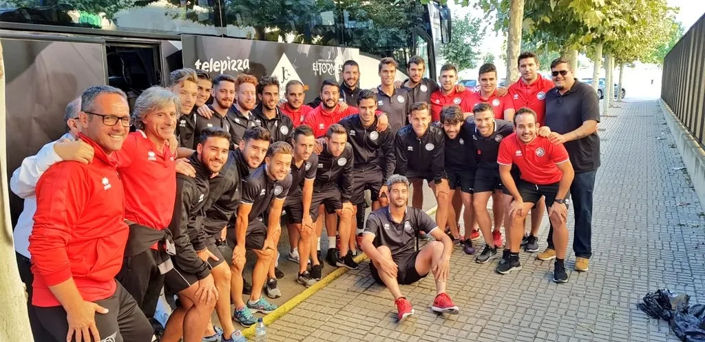 La plantilla de Unionistas antes de viajar a Lorca. Imagen: Twitter Unionistas.