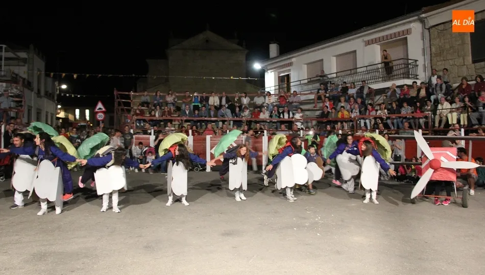 Representación del desfile de carrozas del año pasado