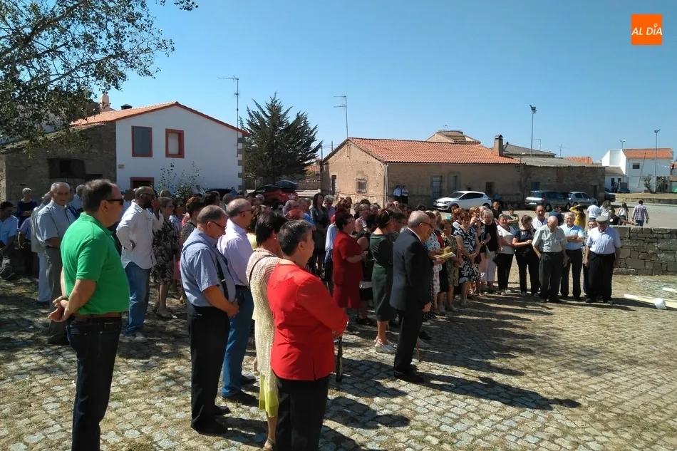 Foto 3 - La Virgen del Carmen sale en procesi&oacute;n por las calles de Trabanca  