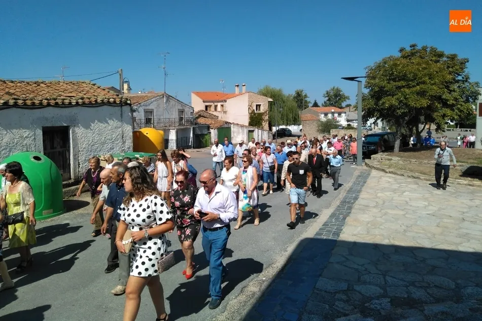 Foto 2 - La Virgen del Carmen sale en procesi&oacute;n por las calles de Trabanca  