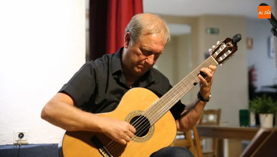 El guitarrista Luis Fiz en una actuación anterior.