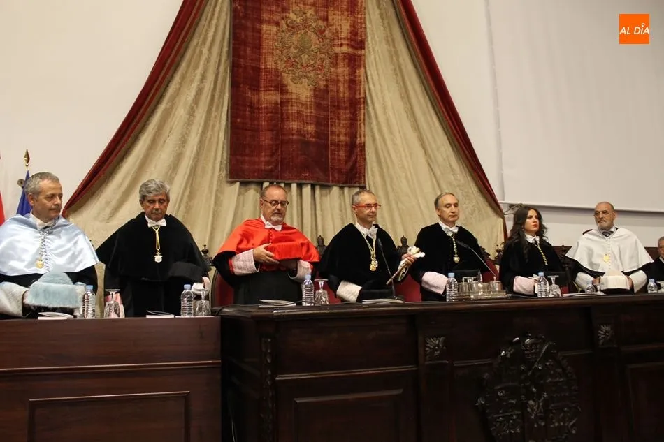 Acto de apertura del curso académico de la USAL en el Paraninfo de la Universidad