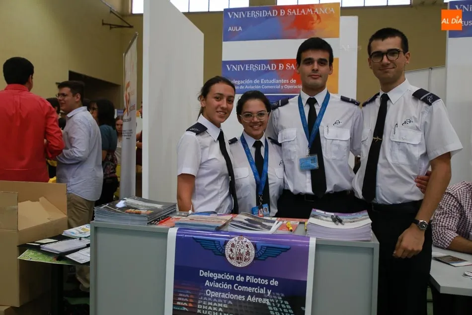 Foto 10 - La Universidad de Salamanca muestra sus servicios y unidades en la Feria de Bienvenida