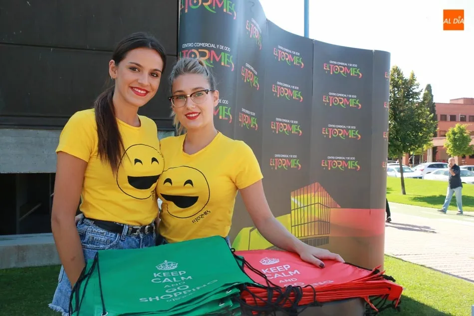 Foto 2 - La Universidad de Salamanca muestra sus servicios y unidades en la Feria de Bienvenida
