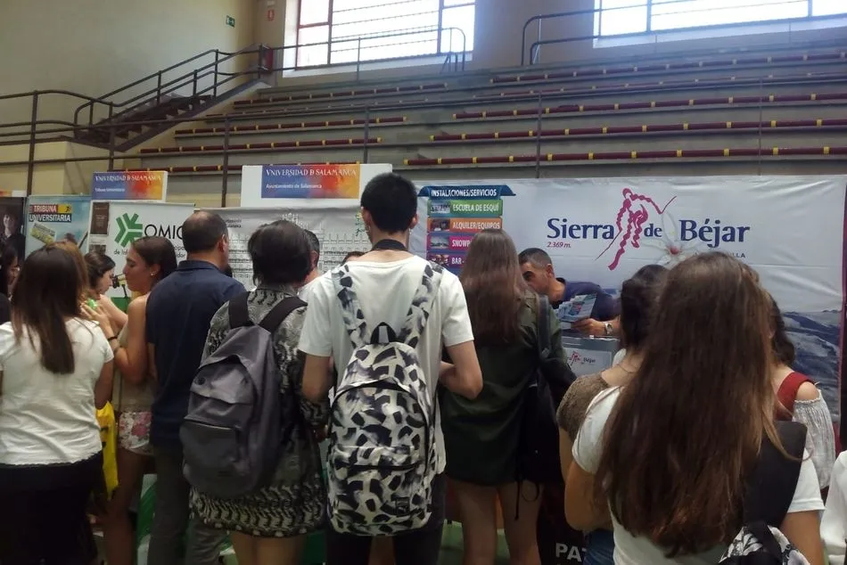 Foto 4 - La Covatilla como protagonista en la Feria de Bienvenida de la USAL en Salamanca  
