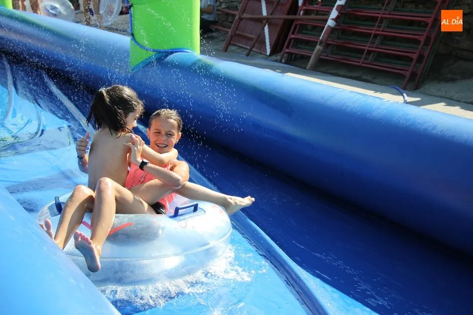 Foto 10 - Un parque infantil, comida de pe&ntilde;as y tentadero en la segunda jornada festiva de Barruecopardo  