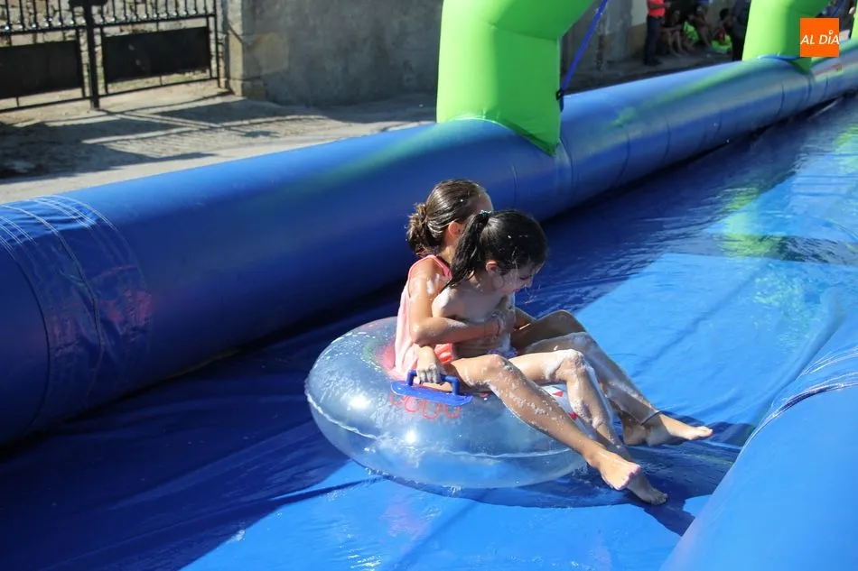 Foto 6 - Un parque infantil, comida de pe&ntilde;as y tentadero en la segunda jornada festiva de Barruecopardo  