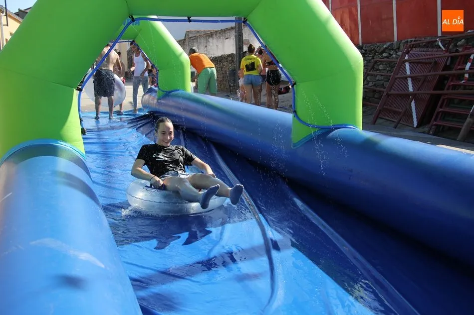 Foto 5 - Un parque infantil, comida de pe&ntilde;as y tentadero en la segunda jornada festiva de Barruecopardo  