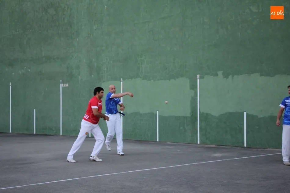 Foto 11 - Vibrante partido de pelota para celebrar las fiestas en Barruecopardo  