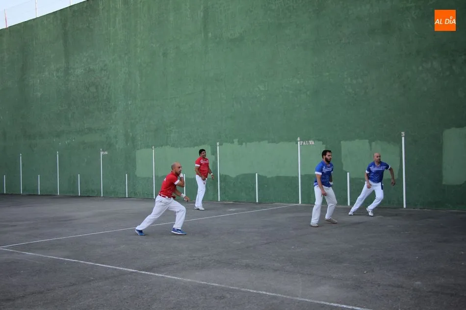 Foto 5 - Vibrante partido de pelota para celebrar las fiestas en Barruecopardo  