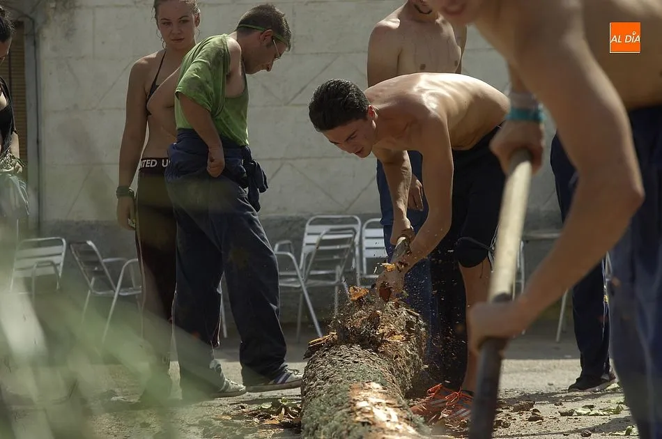 Foto 6 - Tres generaciones de Quintos acercan la cuca&ntilde;a a la plaza de Martiago  