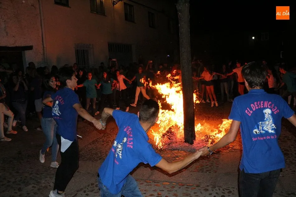 Foto 2 - Un preg&oacute;n con sorpresa de Carlos Castro da inicio a los festejos del Cristo