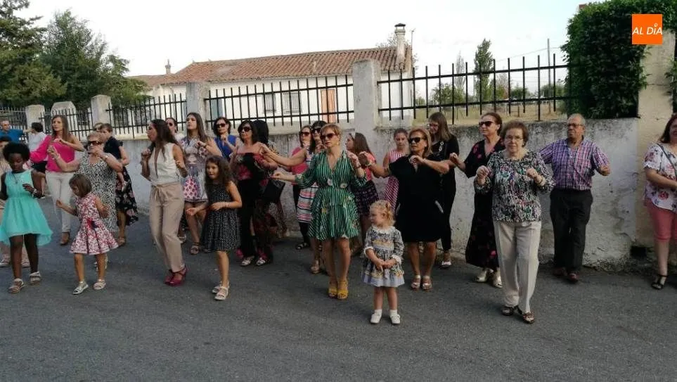 Foto 4 - Anaya de Alba, con el Cristo del Amparo