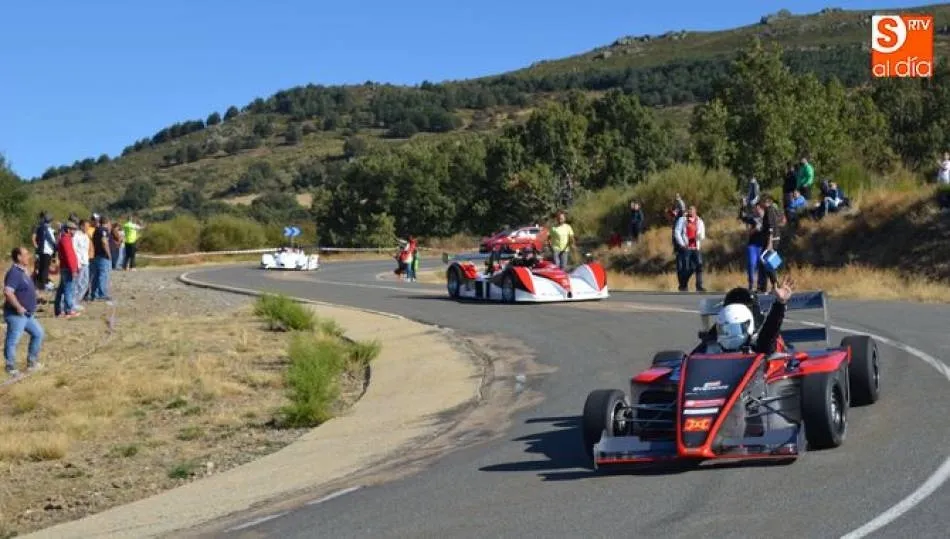 Vehículos participan en la prueba en una de sus ediciones pasadas