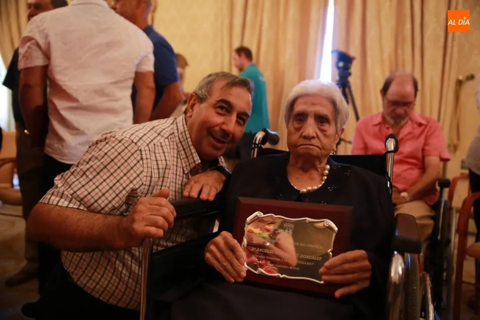 Foto 2 - Emotivo homenaje del Ayuntamiento a cuatro personas centenarias