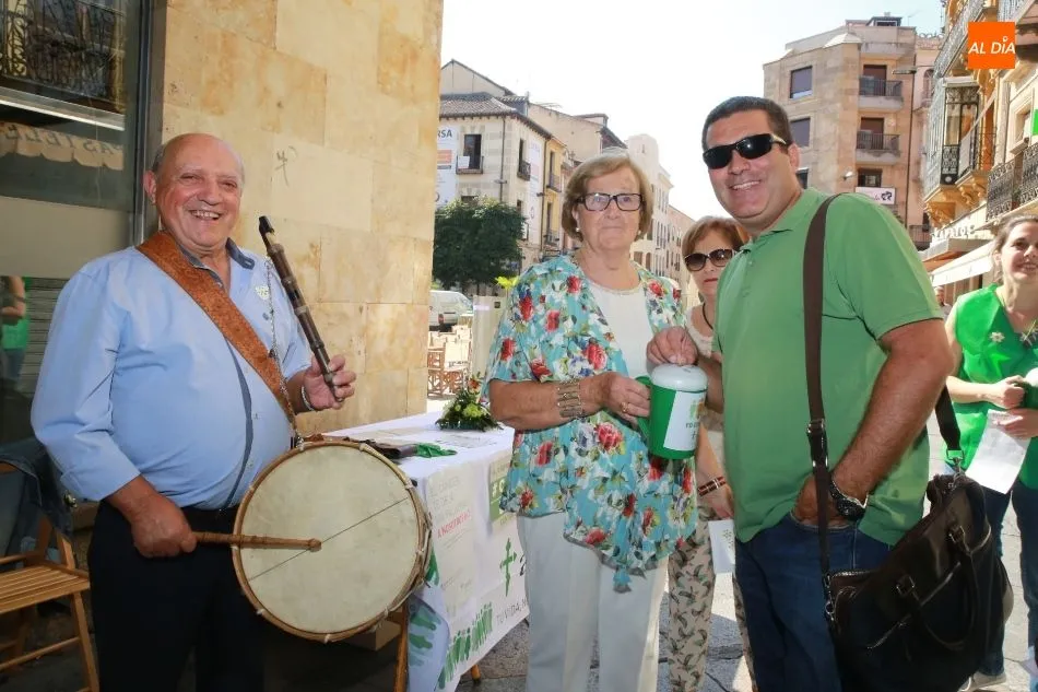 Foto 7 - Cerca de 300 voluntarios colaboran en la cuestaci&oacute;n contra el c&aacute;ncer