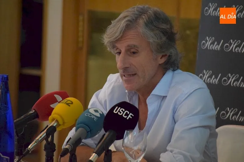 Roberto Aguirre durante la rueda de prensa