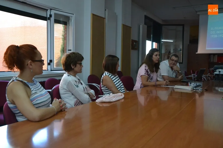 Foto 2 - El IES Fray Diego Tadeo presenta un libro como arranque de los actos por su 90&ordm; Aniversario  