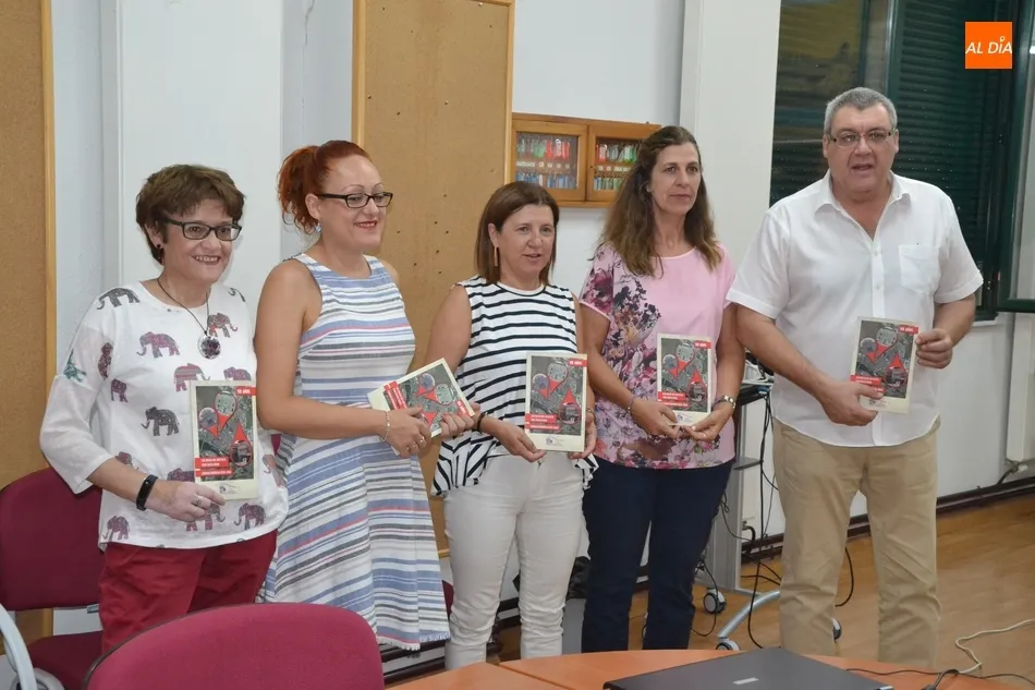 Creadores del libro junto a la directora, Pepi Martín Choya