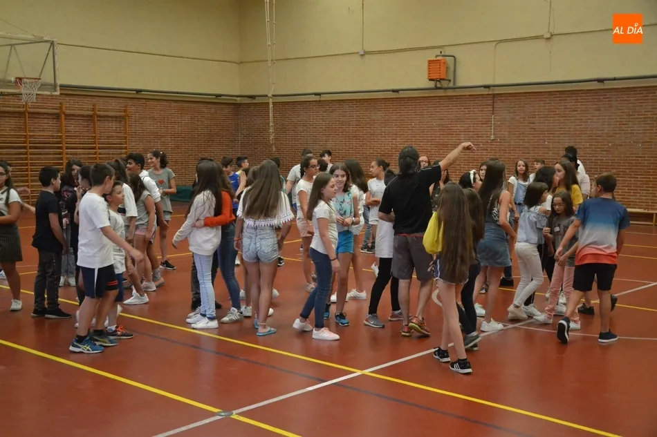 Foto 8 - Primer d&iacute;a &lsquo;de clase&rsquo; para la masiva nueva promoci&oacute;n de 1&ordm; de la ESO del Fray Diego  