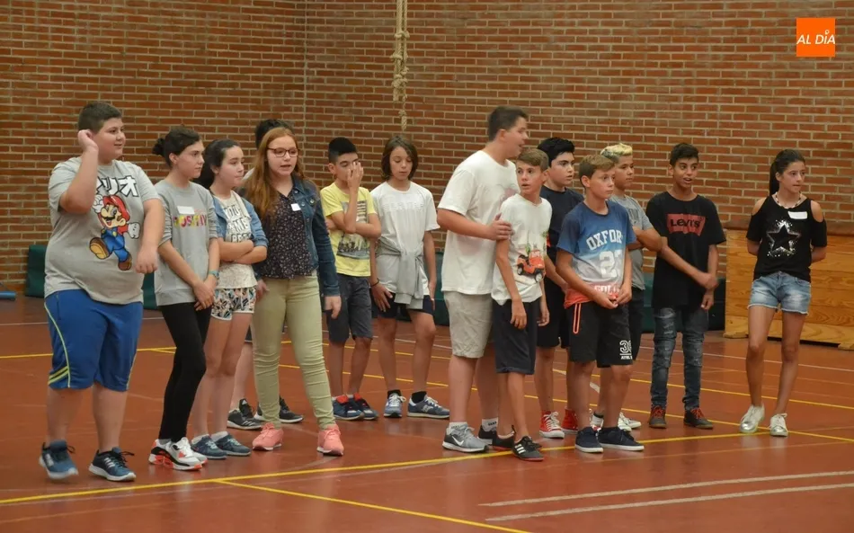 Foto 7 - Primer d&iacute;a &lsquo;de clase&rsquo; para la masiva nueva promoci&oacute;n de 1&ordm; de la ESO del Fray Diego  