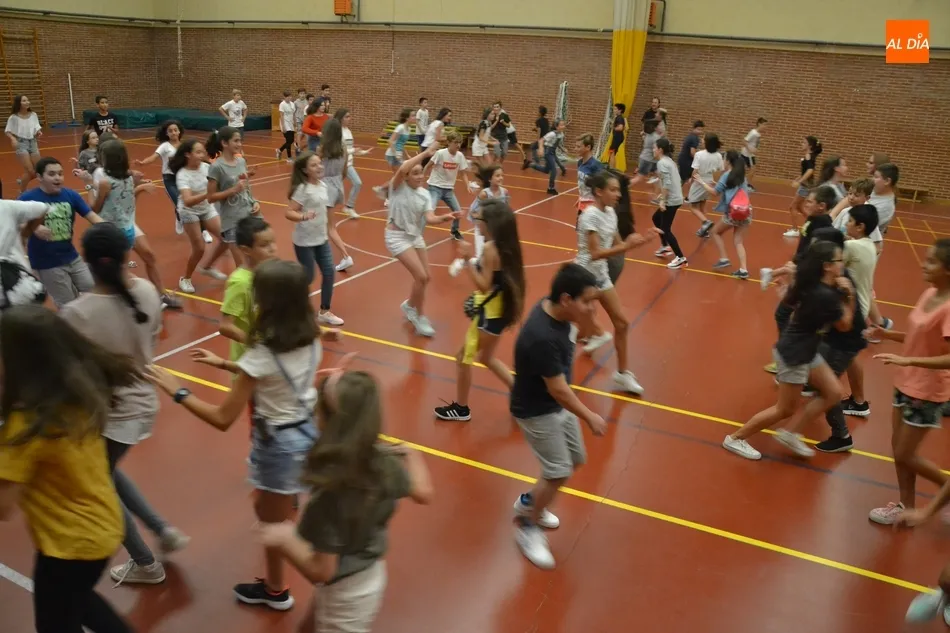 Foto 2 - Primer d&iacute;a &lsquo;de clase&rsquo; para la masiva nueva promoci&oacute;n de 1&ordm; de la ESO del Fray Diego  