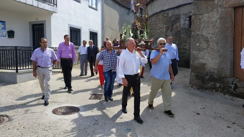 Foto 4 - Los vecinos honran a San Antonio