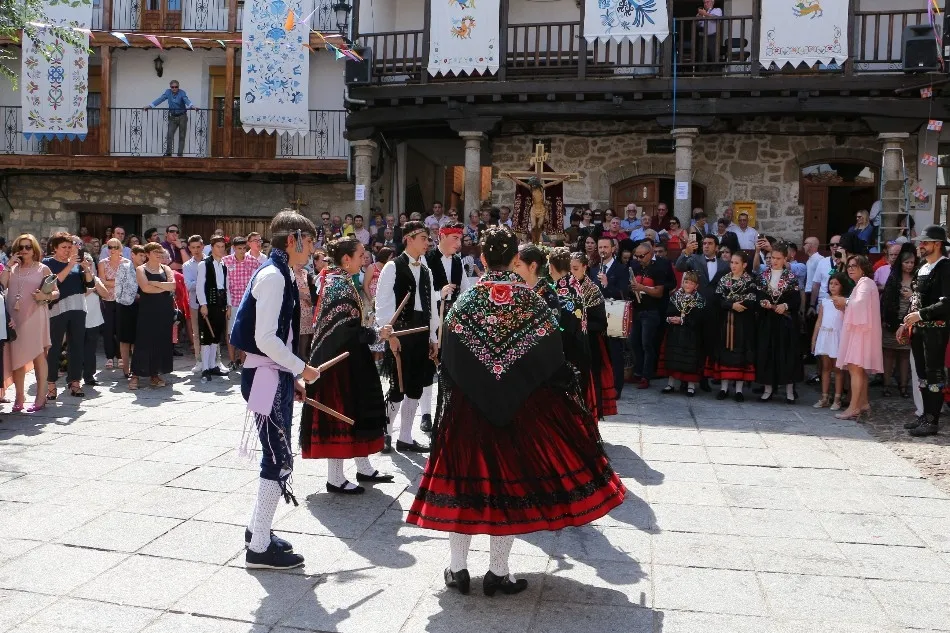 Foto 8 - San Esteban de la Sierra lanza loas y homenajes al Cristo