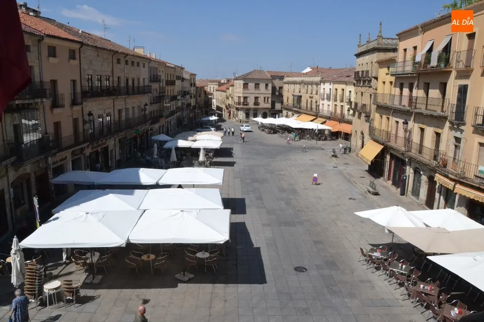 Foto 3 - La Plaza Mayor vive su &uacute;ltimo d&iacute;a laborable sin coches de 2018  