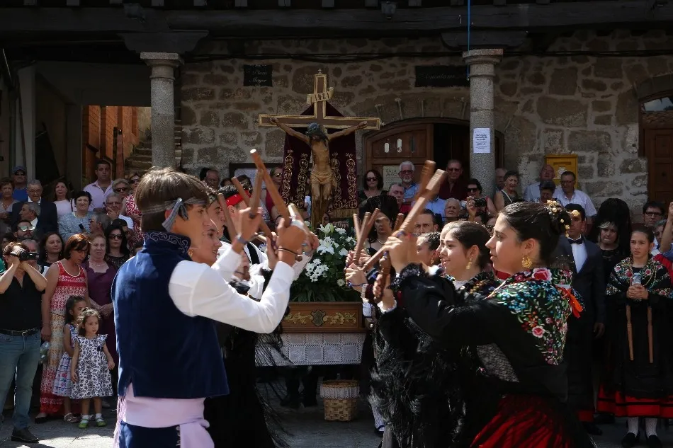 Foto 7 - San Esteban de la Sierra lanza loas y homenajes al Cristo