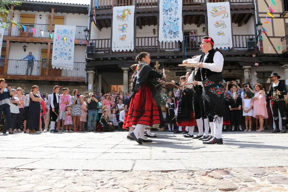 Foto 4 - San Esteban de la Sierra lanza loas y homenajes al Cristo