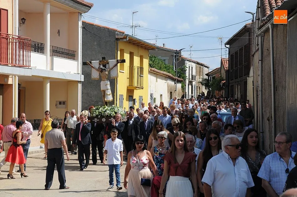Foto 10 - Martiago se pone sus mejores galas para acompa&ntilde;ar al Santo Cristo de los Remedios  