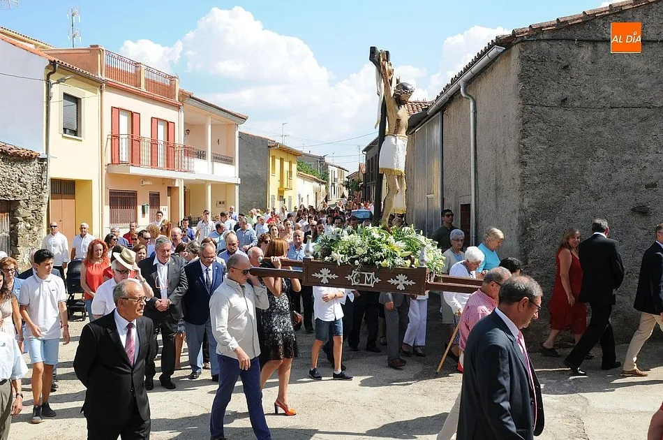 Foto 6 - Martiago se pone sus mejores galas para acompa&ntilde;ar al Santo Cristo de los Remedios  