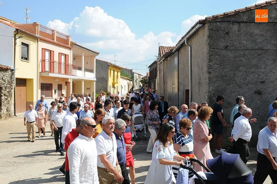 Foto 3 - Martiago se pone sus mejores galas para acompa&ntilde;ar al Santo Cristo de los Remedios  