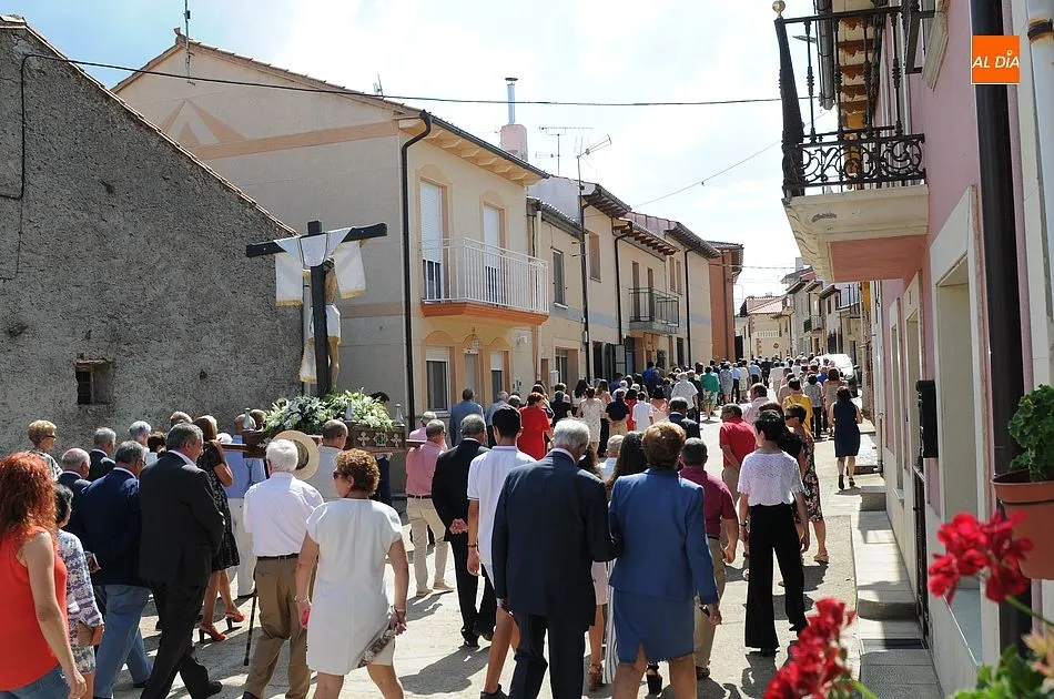 Foto 4 - Martiago se pone sus mejores galas para acompa&ntilde;ar al Santo Cristo de los Remedios  
