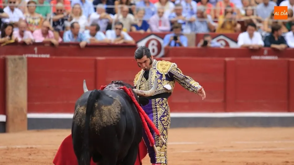 Foto 6 - Juan del &Aacute;lamo abre la tercera puerta grande de la Feria